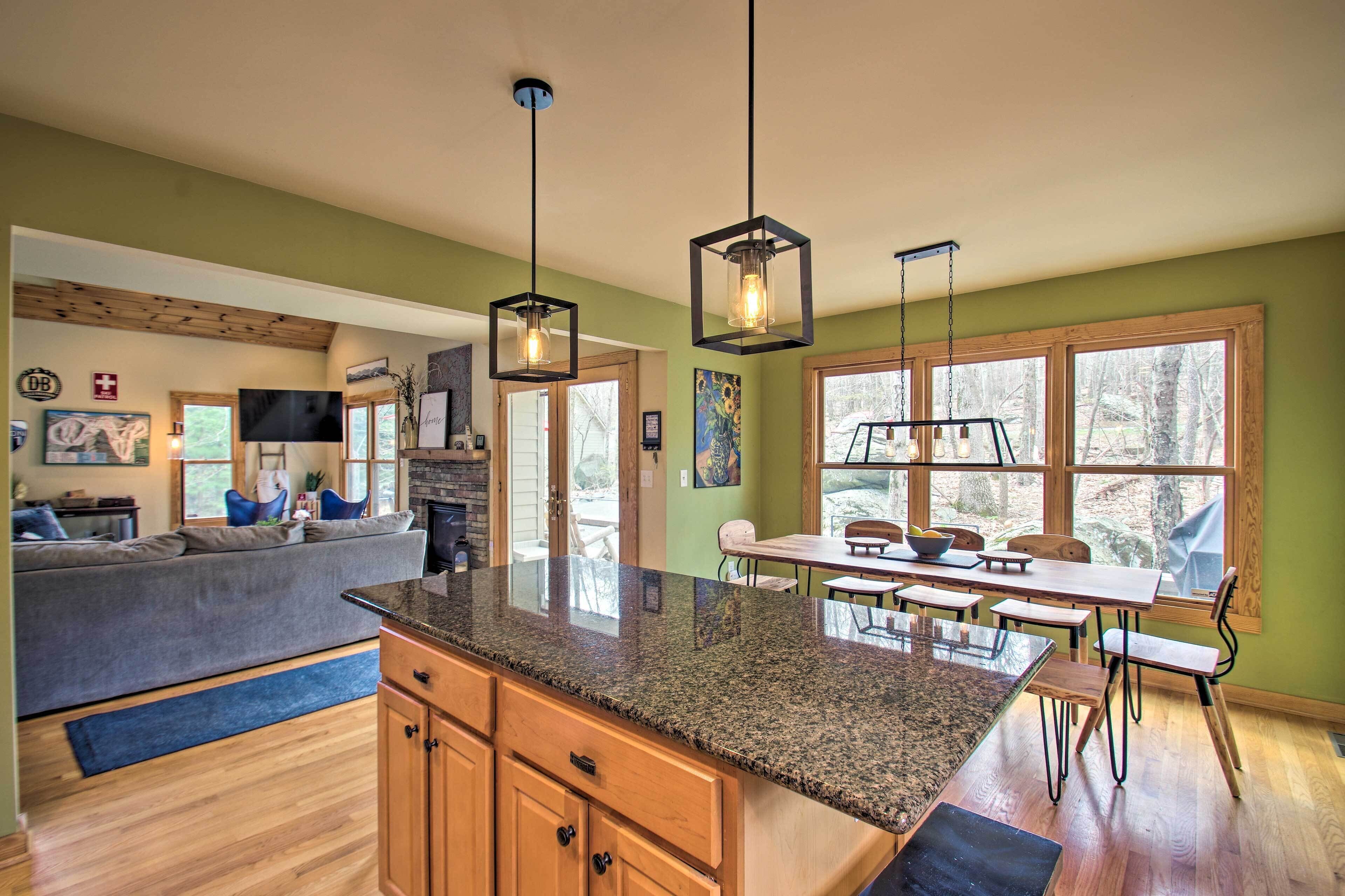 Tranquil Cabin w/ Deck in the Wintergreen Resort!