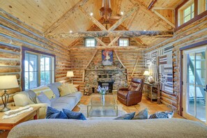 Interior - Luxe Log Cabin ~ 15 Mi to Downtown Moab! (Moab)