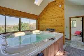 Interior - Luxe Log Cabin ~ 15 Mi to Downtown Moab! (Moab)