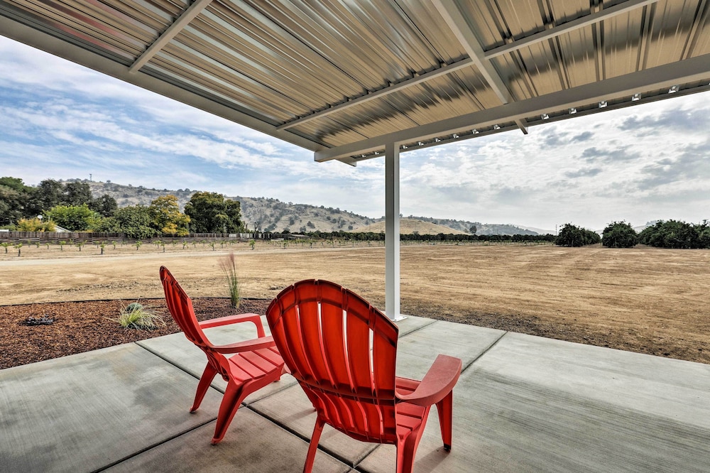 Sierra Nevada Mountain Retreat, Set on Citrus Farm