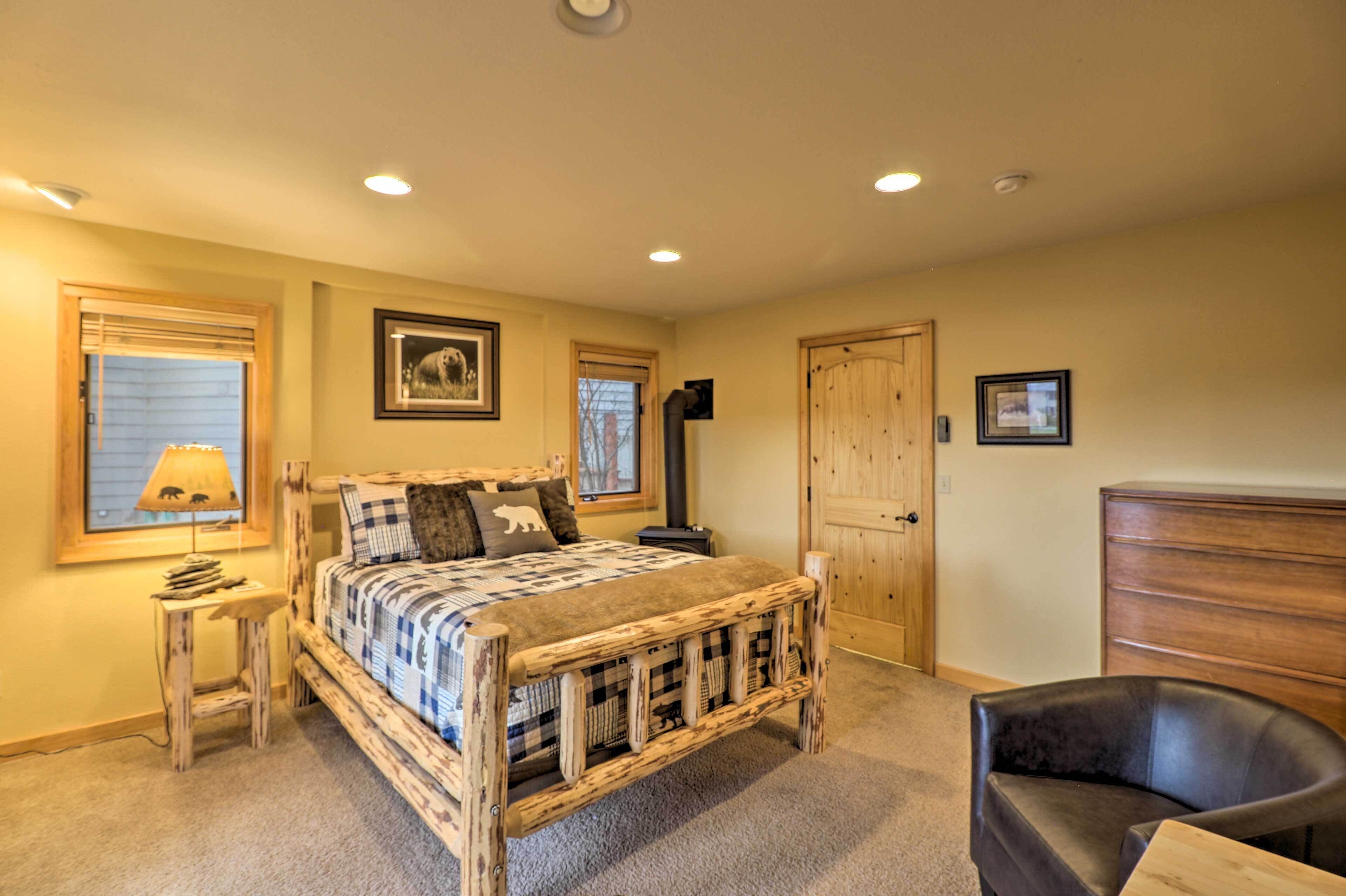 3 bedrooms, bed sheets