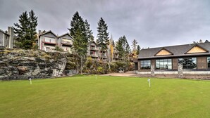 Exterior - Bigfork Townhome w/ Deck, Grill & Golf Course View (Bigfork)