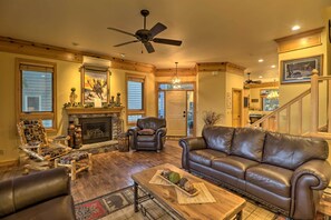 TV, fireplace - Bigfork Townhome w/ Deck, Grill & Golf Course View (Bigfork)