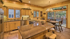 Microwave, dishwasher, blender, cookware/dishes/utensils - Bigfork Townhome w/ Deck, Grill & Golf Course View (Bigfork)