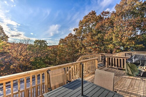 Deck & Lake Access: Cozy Townhome in Eucha