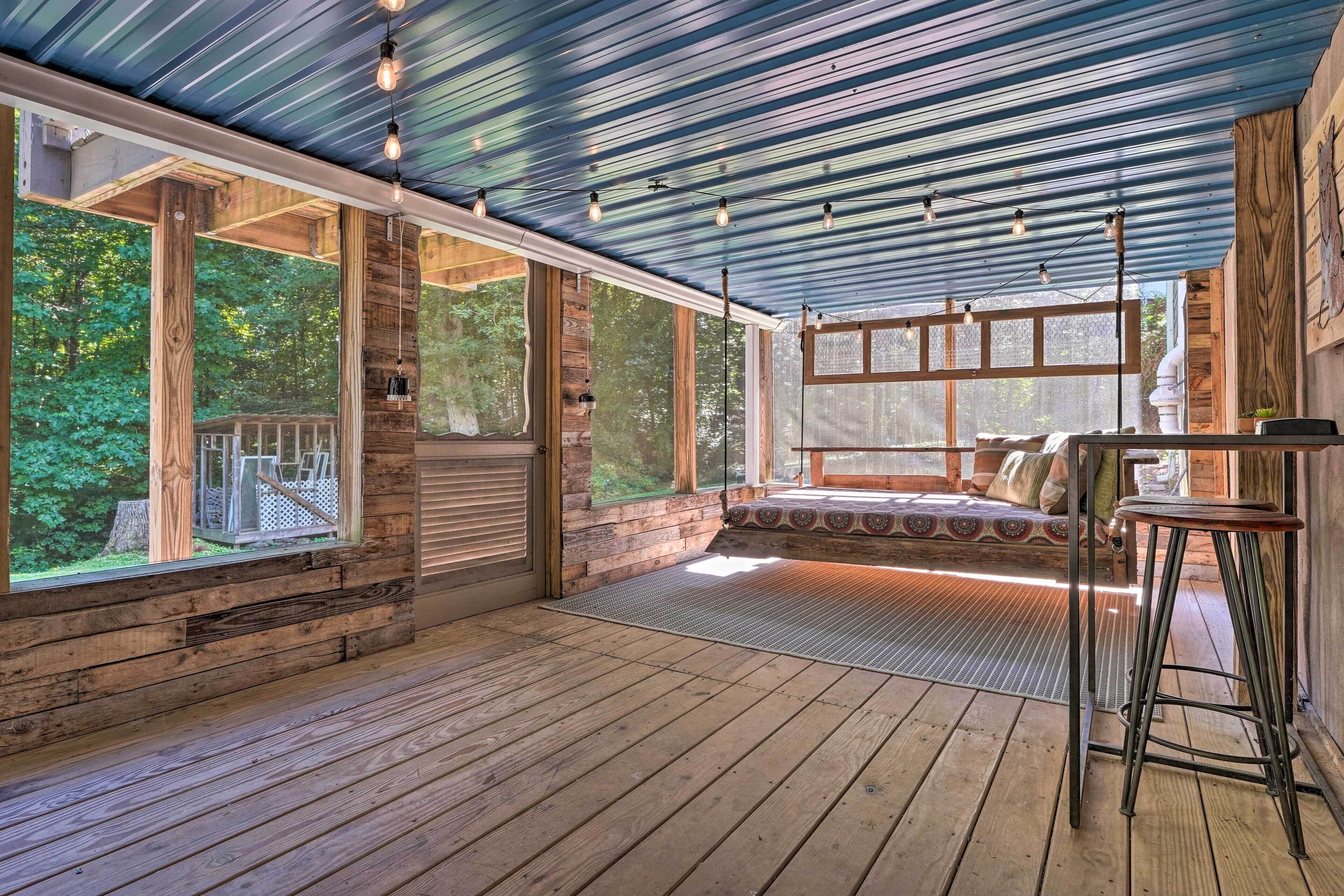 Black Mountain Retreat - Fire Pit & Near Kayaking!