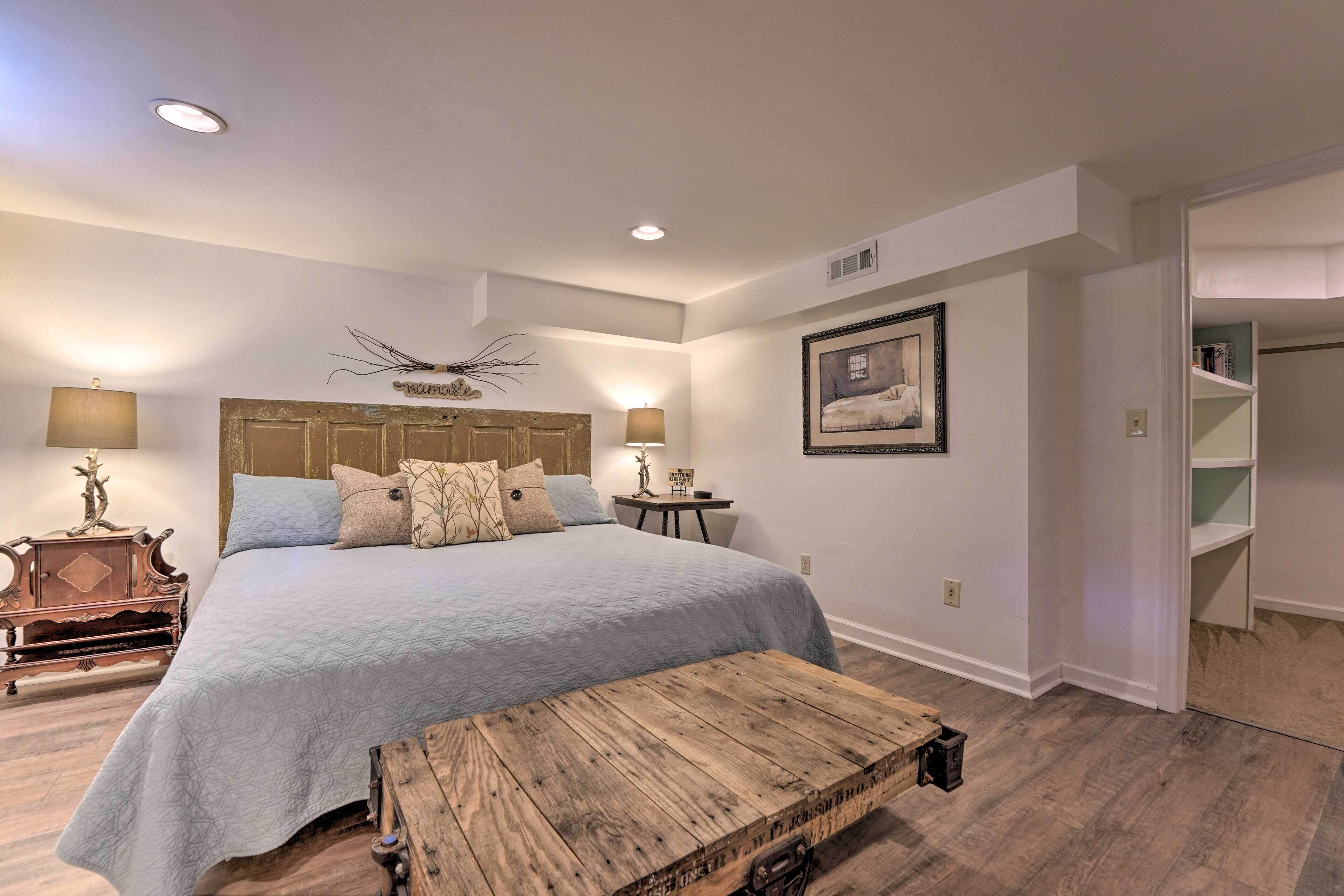 Black Mountain Retreat - Fire Pit & Near Kayaking!