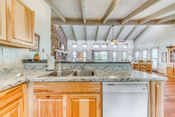 Apartment (6 Bedrooms) | Interior - Spacious Ruidoso Retreat: Game Room & Pool Access! (Ruidoso)