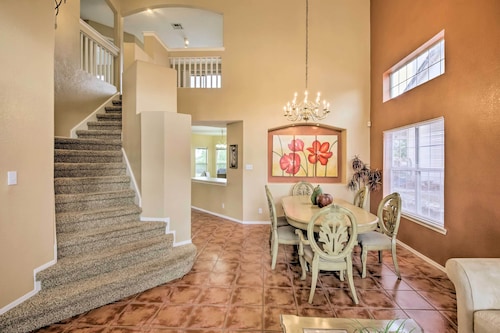 El Paso Retreat w/ Pool: 11 Mi to Downtown!