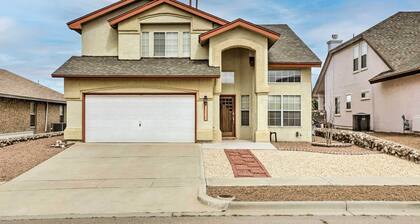 El Paso Retreat w/ Pool: 11 Mi to Downtown!
