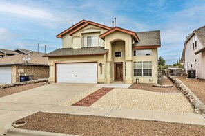 House (3 Bedrooms) | Interior - El Paso Retreat w/ Pool: 11 Mi to Downtown! (El Paso)