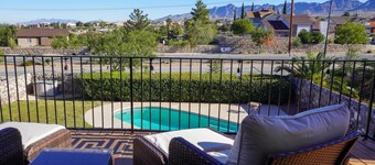 El Paso Retreat w/ Pool: 11 Mi to Downtown!