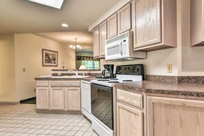 Apartment (2 Bedrooms) | Interior - Cozy Pigeon Escape, Close to Saginaw Bay! (Pigeon)