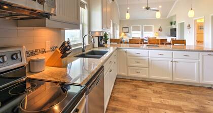 Port Bolivar Getaway w/ Ocean View: Walk to Beach!