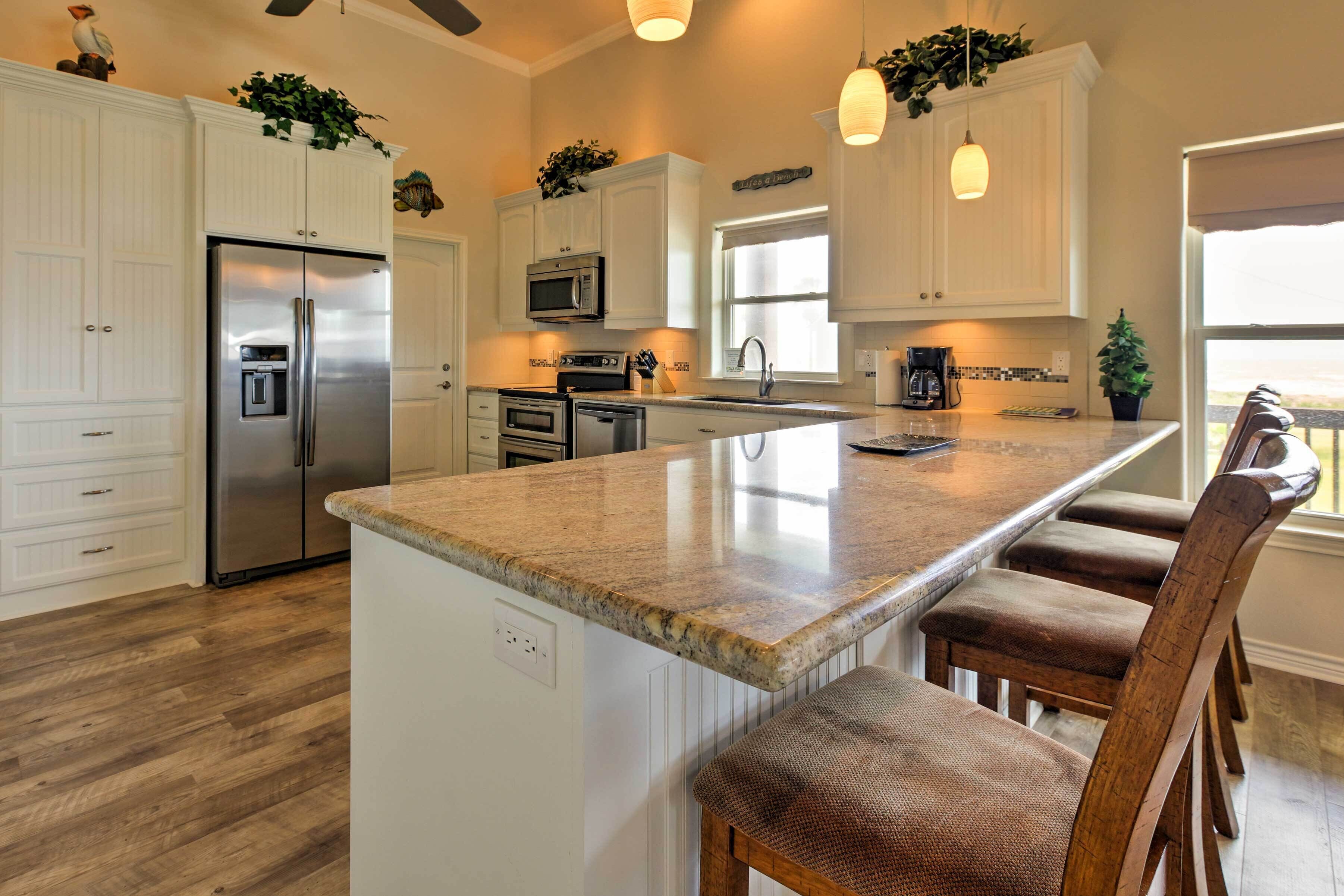 Texas Beach House w/ Views: Ferry to Galveston!