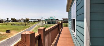 Port Bolivar Getaway w/ Ocean View: Walk to Beach!
