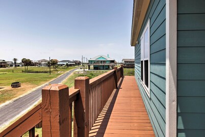 Port Bolivar Getaway w/ Ocean View: Walk to Beach!