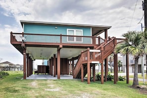 A two-story house with a balcony and a covered patio area. - Port Bolivar Getaway w/ Ocean View: Walk to Beach! (Port Bolivar)