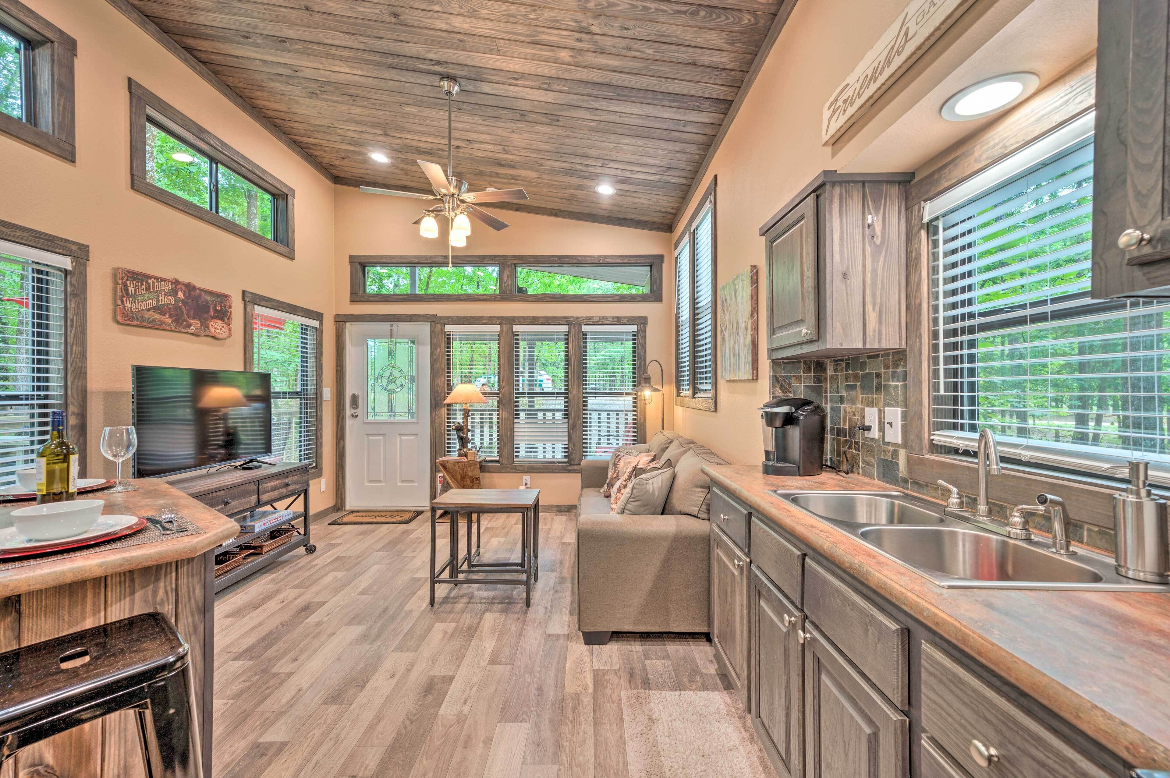 Woodland Tiny Home w/ Fire Pit - 4 Miles to Lake!