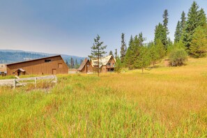 Interior - Remote Elk City Escape w/ Decks & Mtn Views! (Elk City)