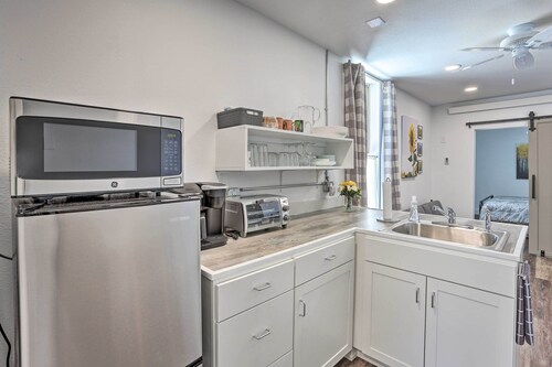 Modern Custer Apt - Walk to Shops & Dining!