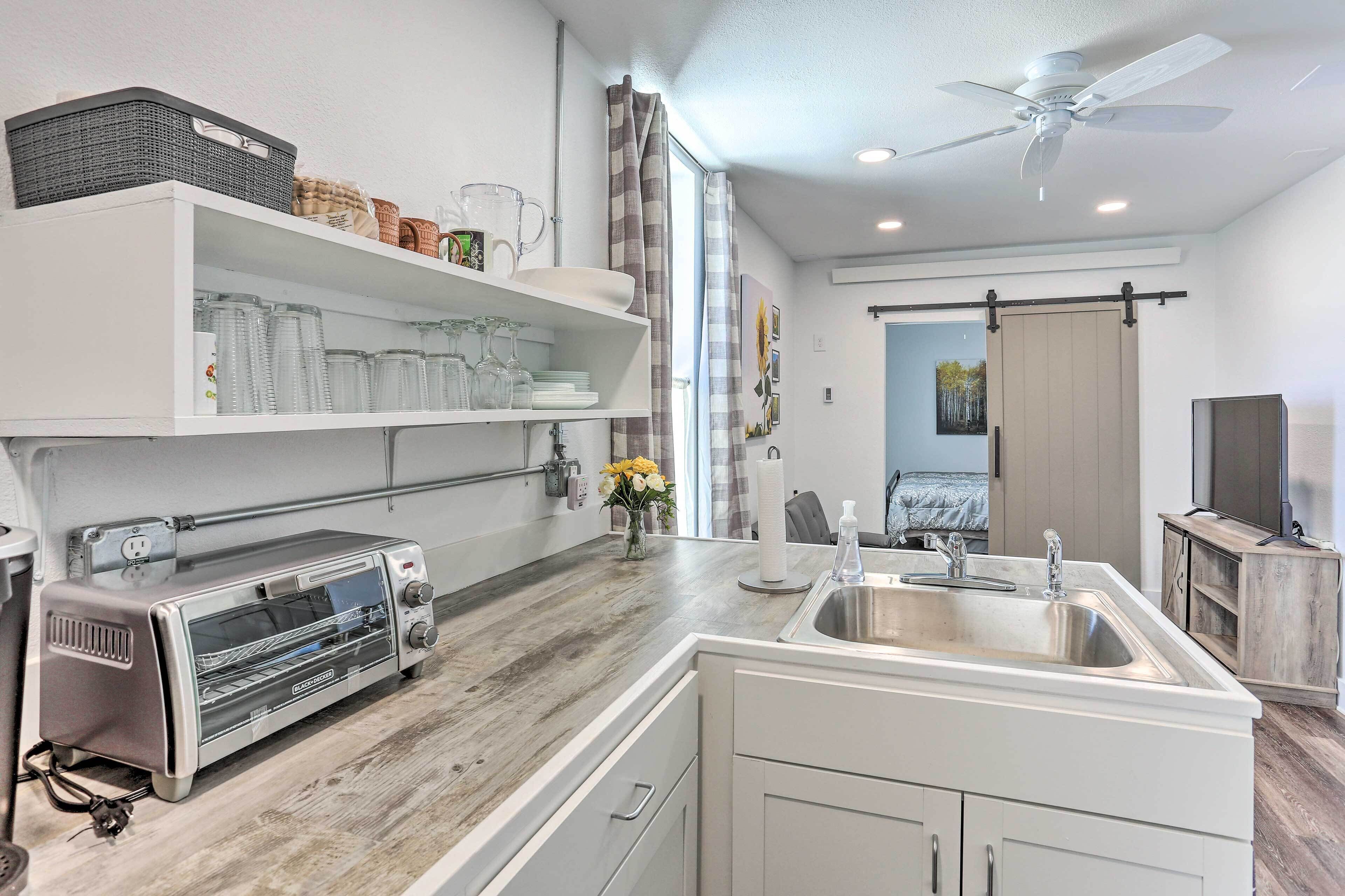 Modern Custer Apt - Walk to Shops & Dining!