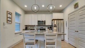 Microwave, oven, stovetop, dishwasher - Mod Point Venture Townhome w/ Patio + Boat Launch! (Leander)