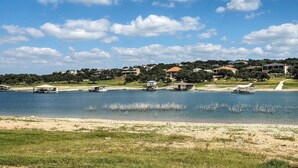 Beach - Mod Point Venture Townhome w/ Patio + Boat Launch! (Leander)
