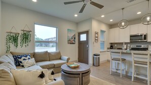 TV - Mod Point Venture Townhome w/ Patio + Boat Launch! (Leander)
