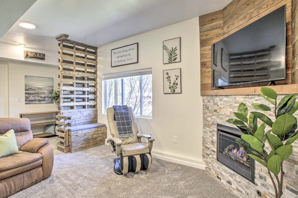 Lakeview Lodge w/ Spacious Yard: Families Welcome - Deer Park, WA