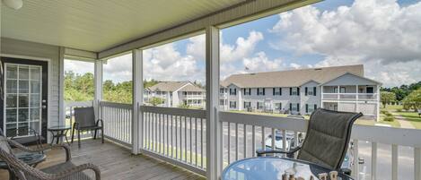 المنشأة من الداخل