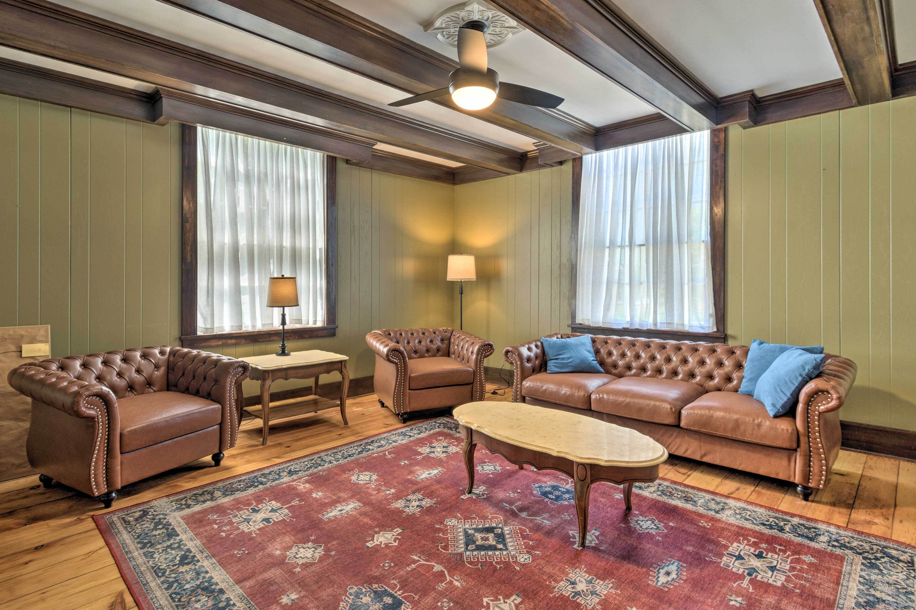 House (5 Bedrooms) | Interior