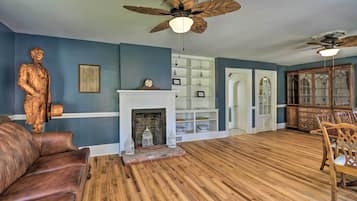 House (5 Bedrooms) | Interior