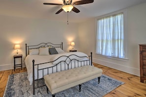 House (5 Bedrooms) | Interior