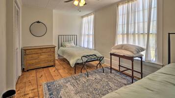 House (5 Bedrooms) | Interior