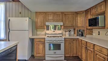 House (5 Bedrooms) | Interior