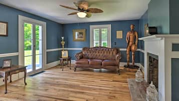 House (5 Bedrooms) | Interior