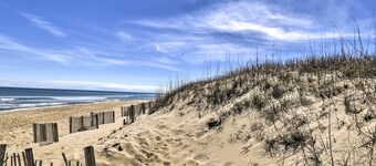 Nags Head Cottage: Screened Porch, Walk to Beach!