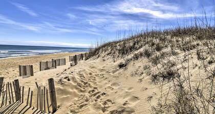 Nags Head Cottage: Screened Porch, Walk to Beach!
