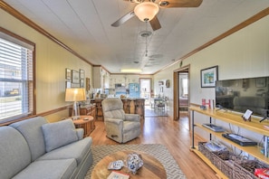 Cottage (3 Bedrooms) | Interior - Nags Head Cottage: Screened Porch, Walk to Beach! (Nags Head)