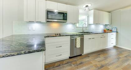 Palatka Hideaway w/ Fireplace & Private Porch