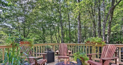 Cozy Hideaway w/ Grill, 17 Mi to Asheville