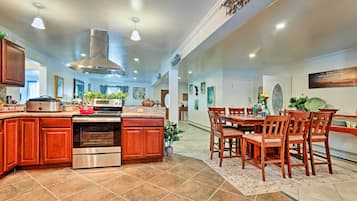 House (Multiple Bedrooms) | Front of property