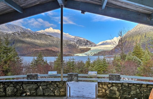 Expansive Getaway ~ 2 Miles to Mendenhall Glacier!