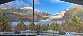 Expansive Getaway ~ 2 Miles to Mendenhall Glacier!