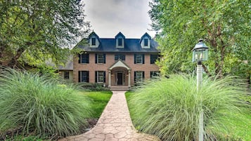 House (Multiple Bedrooms) | Depan hartanah