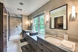 House (Multiple Bedrooms) | Interior - Extravagant Atglen Manor w/ Private 60-acre Land! (Atglen)
