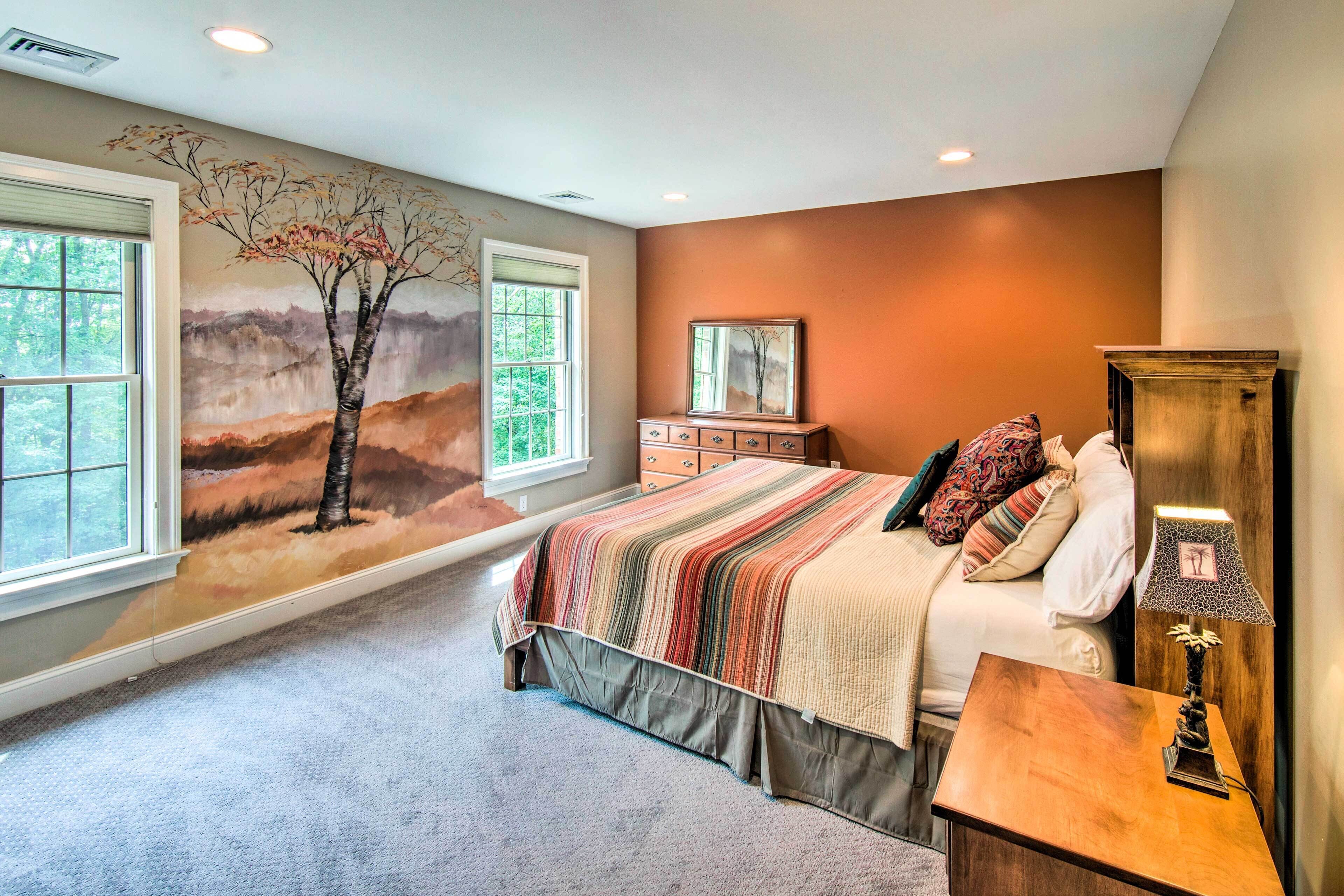 Extravagant Atglen Manor w/ Private 60-acre Land!