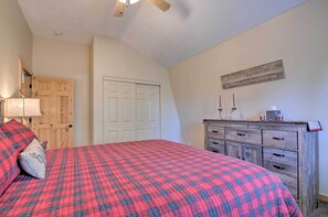 House (3 Bedrooms) | Interior - Duck Creek Village Cabin Near National Forest! (Duck Creek Village)