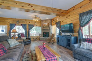 House (3 Bedrooms) | Interior - Duck Creek Village Cabin Near National Forest! (Duck Creek Village)